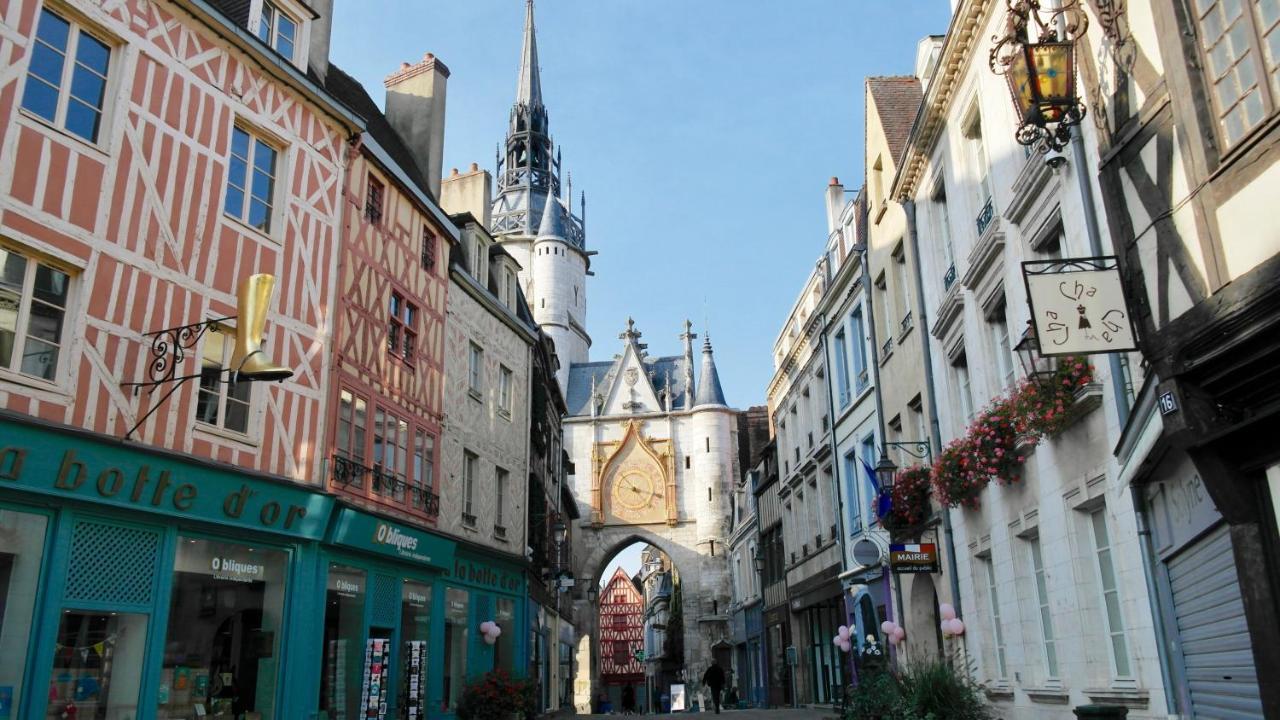 Charme Plein Coeur Auxerre - Parking Prive Apartment Exterior photo